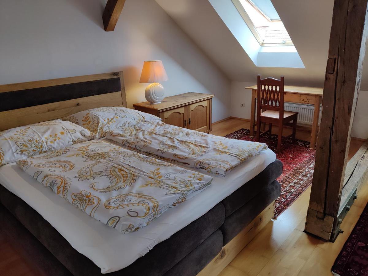 Ferienwohnung-Dachgeschoss Familie Mayer Кремс Екстериор снимка
